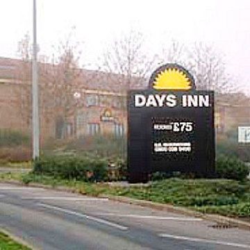 ستانستيد ماونتفيتشت Days Inn Stansted Bishop'S Stortford المظهر الخارجي الصورة